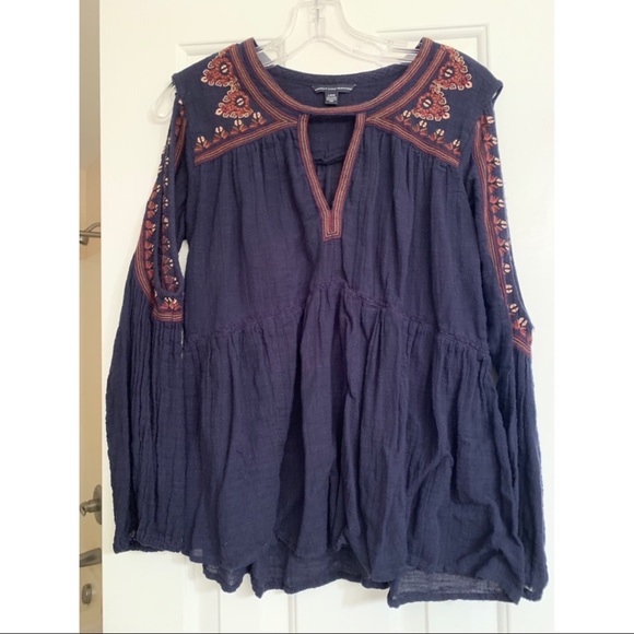 American Eagle Outfitters Tops - American Eagle long sleeve embroidered eyelet top